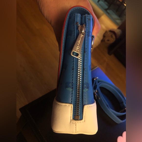 POP! by Loungefly Captain America Crossbody Purse - Picture 4 of 8